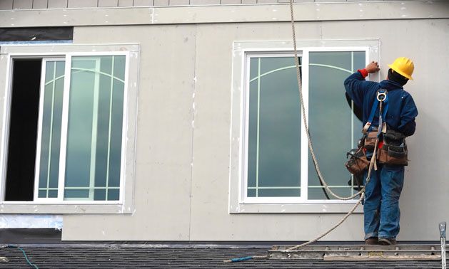 4 Benefits Of Hiring Professional Glass Services